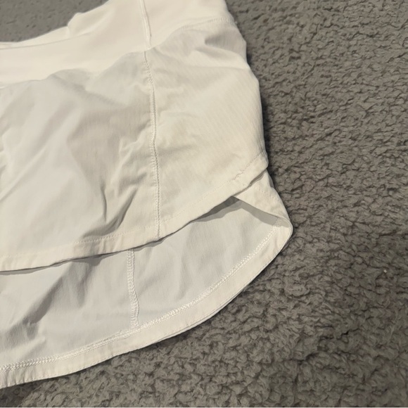 Lululemon Speed Up Short 2.5" *Linerless Color White Size 8 - Picture 2 of 9